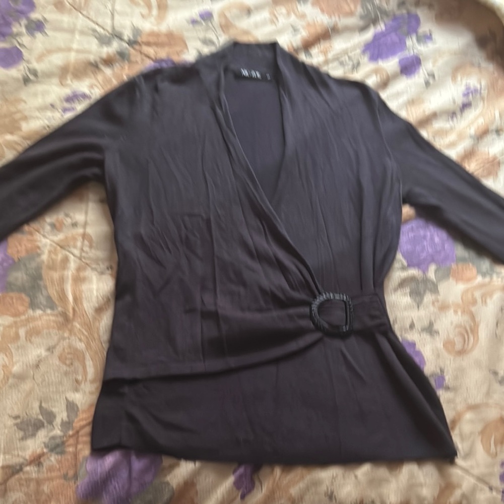 NIC+ZOE Elegant Black Blouse with Buckle Detail - Picture 2 of 6